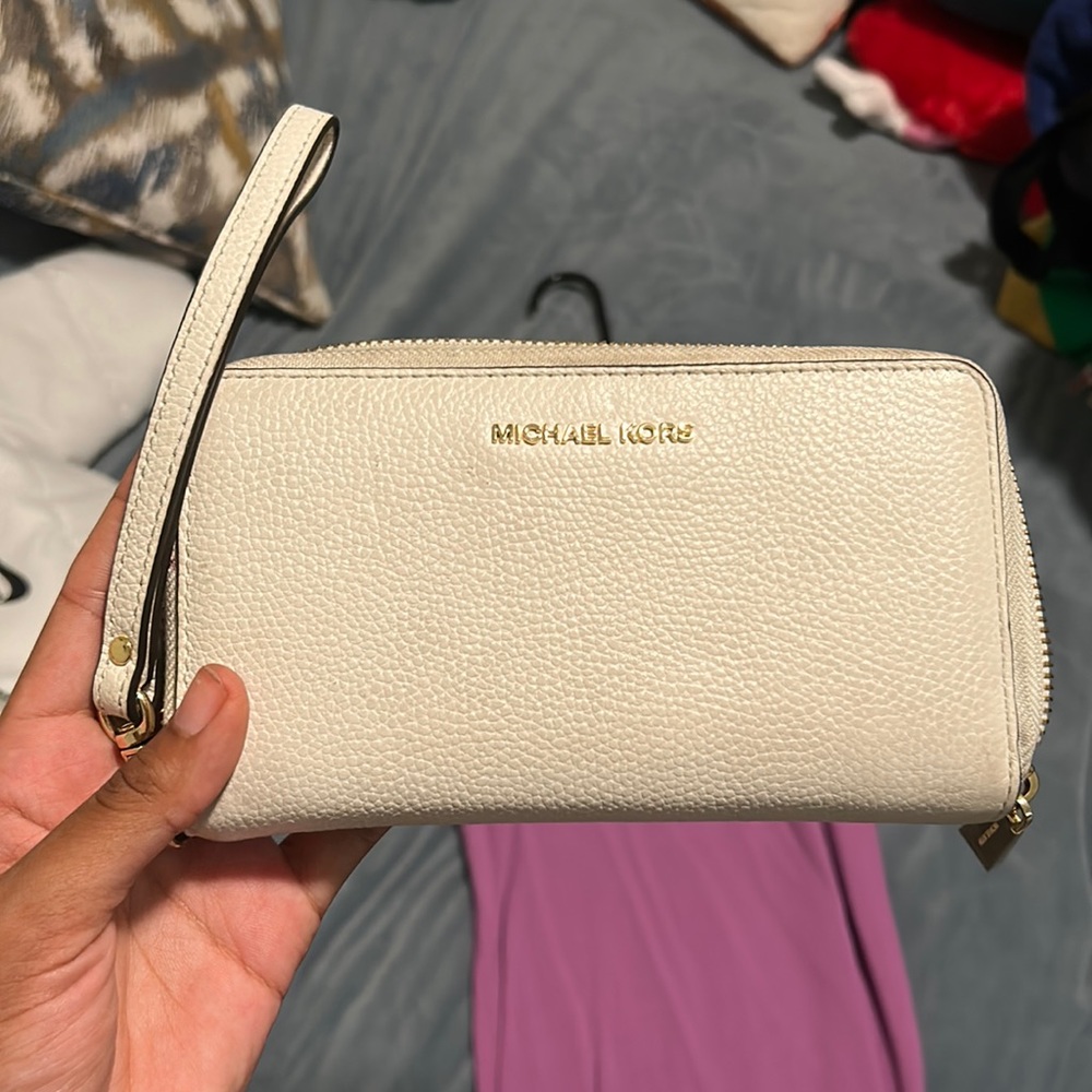 Micheal kors wristlet